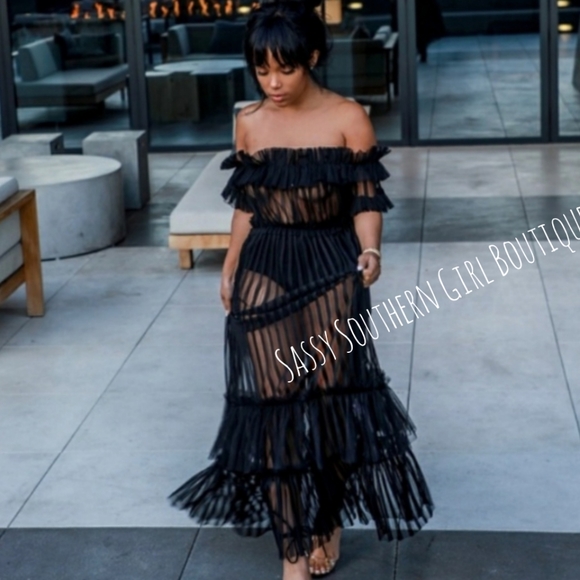 🆕⭐Black sheer mesh ruffle maxi dress - Picture 2 of 6